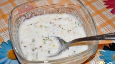 куриные рулетики с творогом под йогуртовым соусом