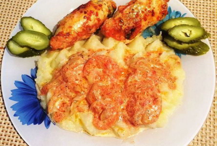 Куриные рулетики в томатно-сливочном соусе