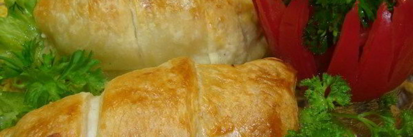 Куриные рулеты в слоеных спиральках