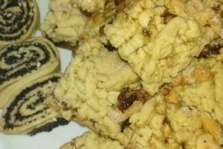 Маковый рулет из слоеного теста