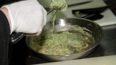 манелла — запеченные рулеты из баклажанов