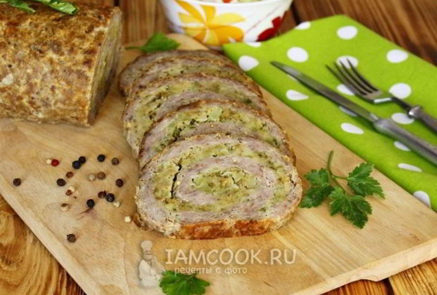 Мясной рулет с начинкой из брокколи