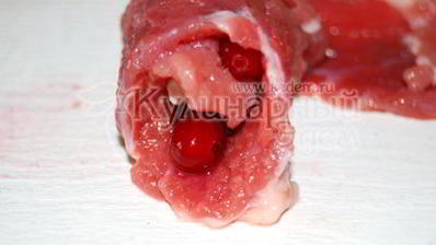 мясные рулеты с клюквой