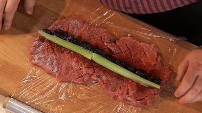 рулет из говядины с белым пюре