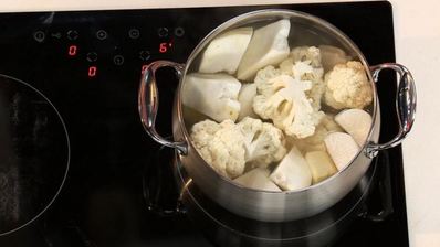 рулет из говядины с белым пюре