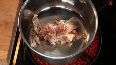 рулет из говядины с белым пюре