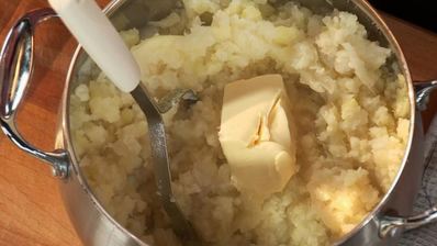 рулет из говядины с белым пюре