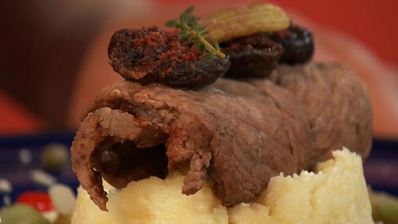 рулет из говядины с белым пюре