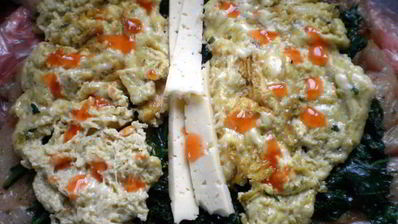 рулет из индейки с яйцом и шпинатом