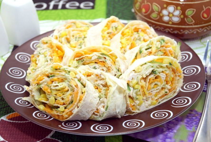 Рулет из лаваша с курицей