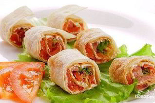 Рулет из лаваша с помидорами