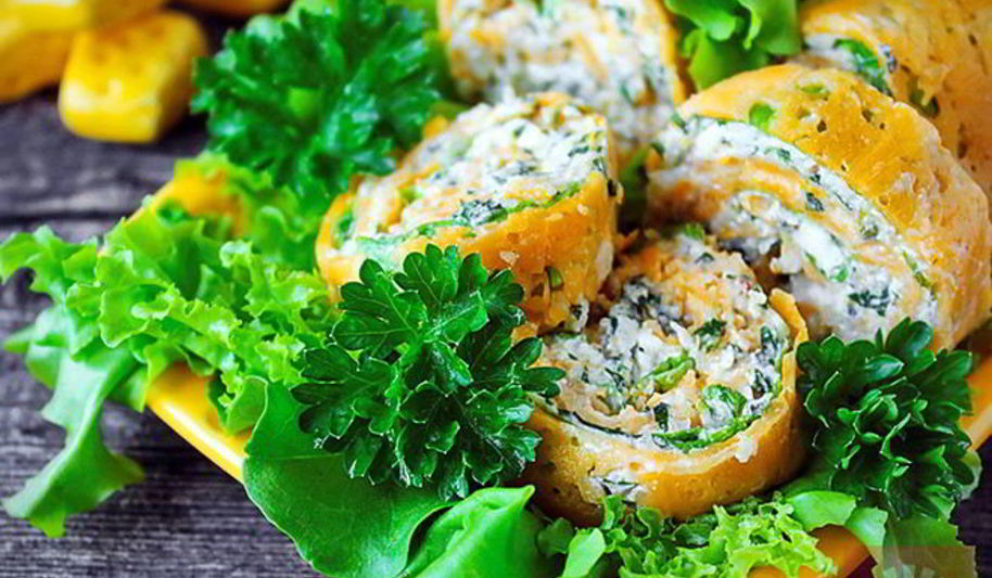 Рецепт рулета из сыра с зеленью и яблоком