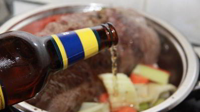 рулет из телятины с беконом и грибами на пиве