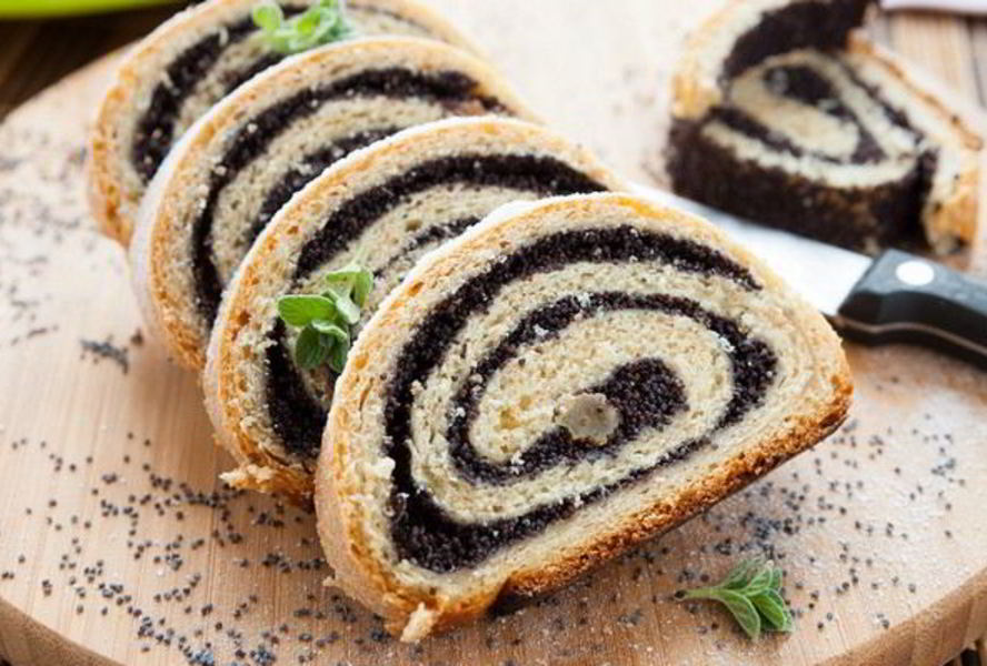 Рулет на дрожжах с маковой начинкой