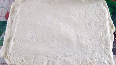 рулет с луком и яйцом в духовке