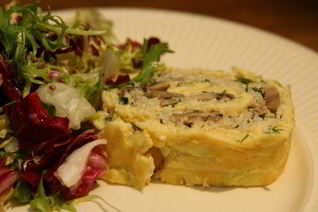 Рулет с цукини, фаршированный рисом и грибами