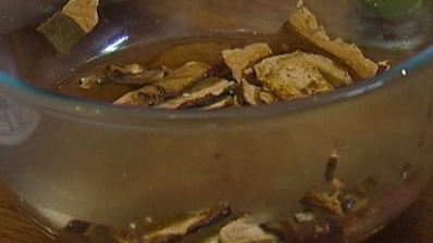 рулет с цукини, фаршированный рисом и грибами