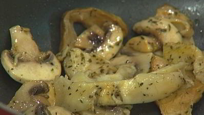 рулет с цукини, фаршированный рисом и грибами