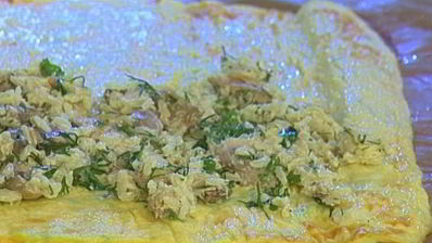 рулет с цукини, фаршированный рисом и грибами