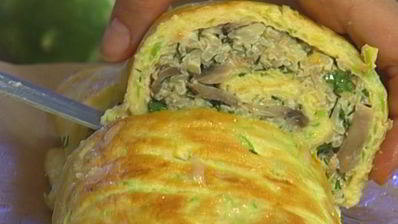 рулет с цукини, фаршированный рисом и грибами