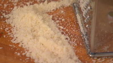 рулет с цукини, фаршированный рисом и грибами