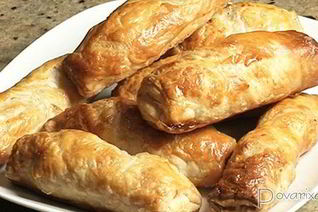 Рулетики — фарш в слоеном тесте
