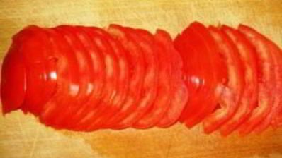 рулетики из баклажанов с помидорами