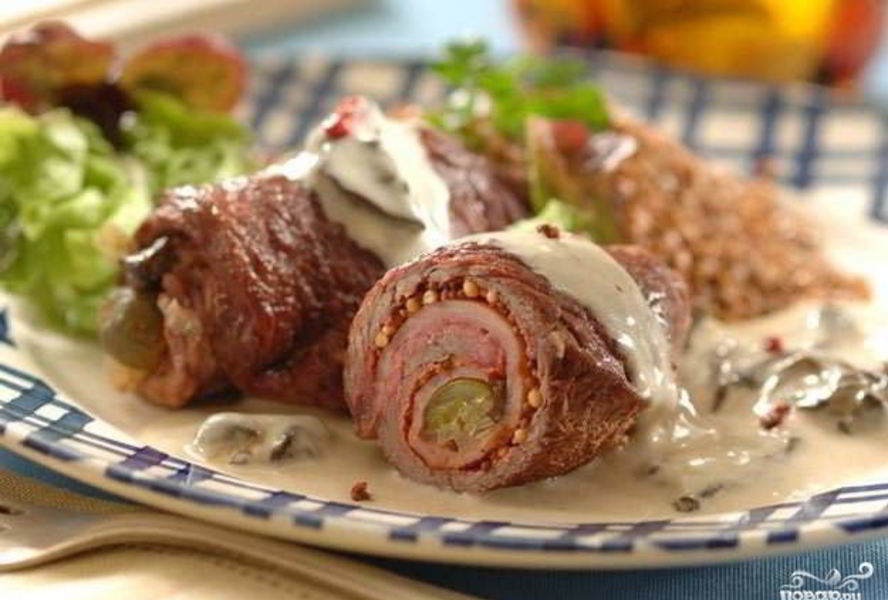 Рулетики из говядины с сыром