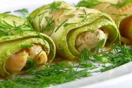 Рулетики из кабачков с курицей