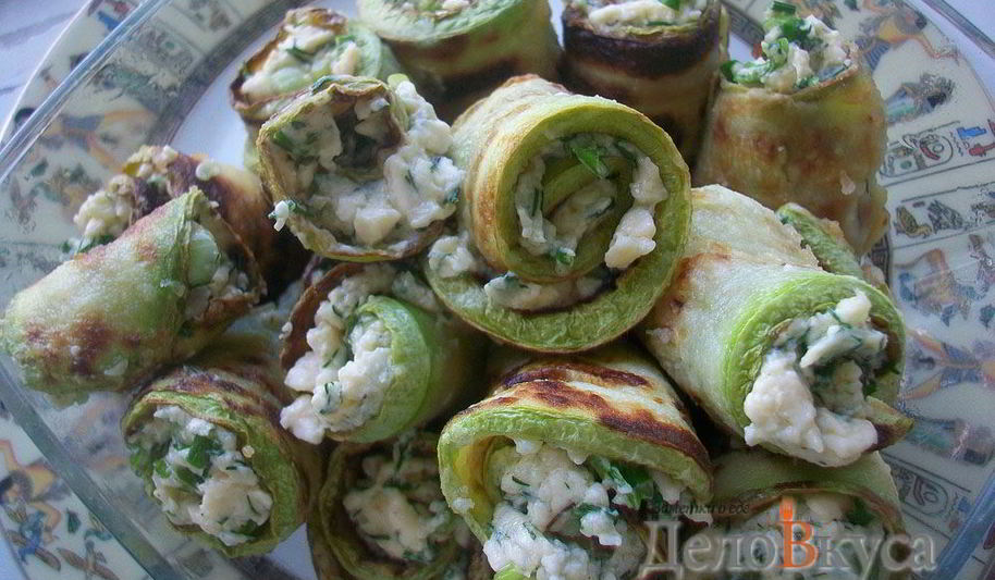 Рецепт рулетиков из кабачков с плавленым сыром, чесноком и зеленью