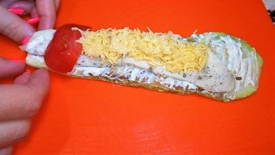 рулеты из кабачков с курицей на шпажках