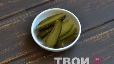 рулеты из сельди с корнишонами и горчицей