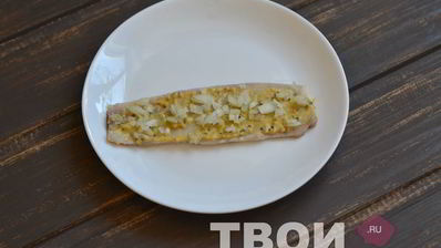 рулеты из сельди с корнишонами и горчицей