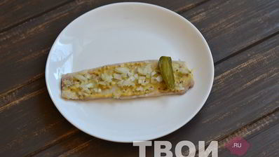 рулеты из сельди с корнишонами и горчицей