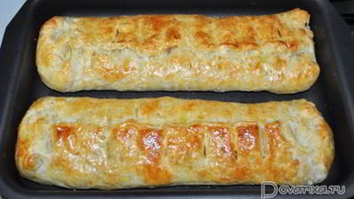 рулеты из слоеного теста с яблоками и орехами