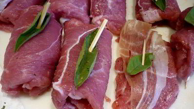 рулеты из телятины с шалфеем и пармской ветчиной