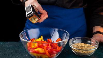 сырные рулетики с копченой курицей