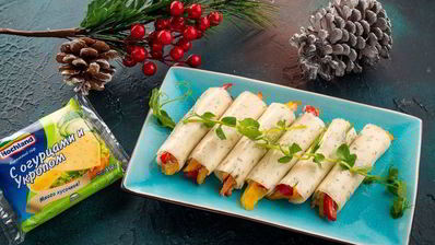 сырные рулетики с копченой курицей