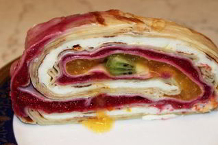 Яркий фруктово-блинный рулет с рикоттой Нежность