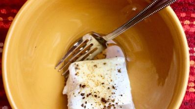 французские жареные сэндвичи с сыром филадельфия и зелеными яблоками