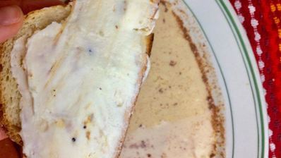 французские жареные сэндвичи с сыром филадельфия и зелеными яблоками