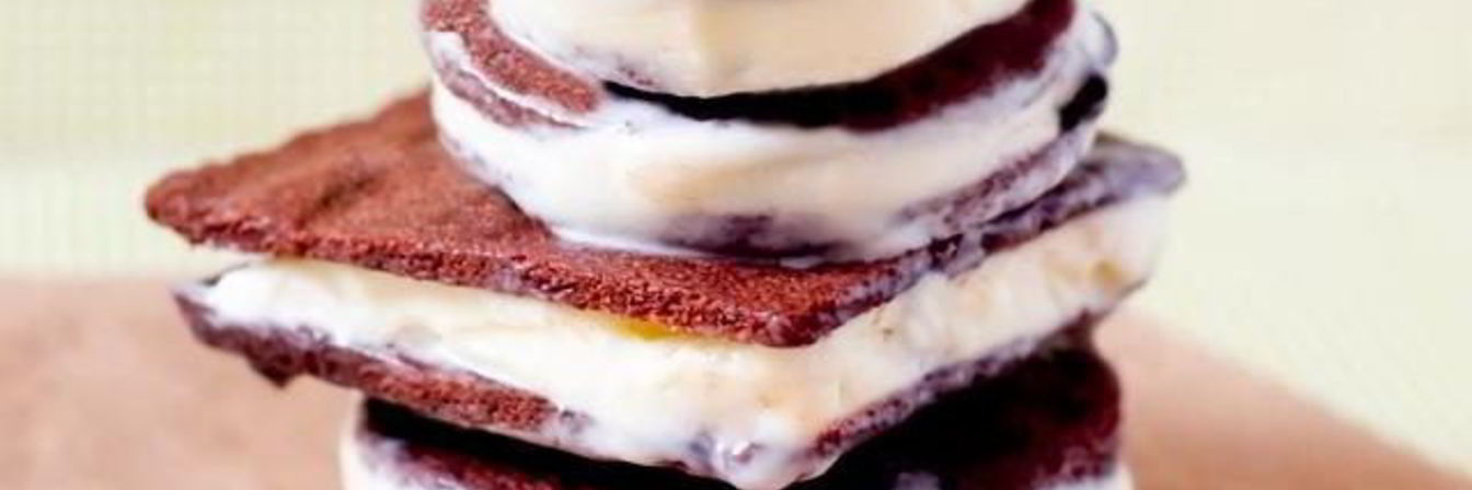 Шоколадные сэндвичи с начинкой из мороженого