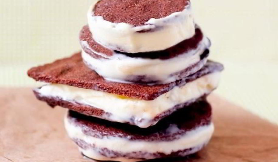 Рецепт шоколадных сэндвичей с начинкой из мороженого