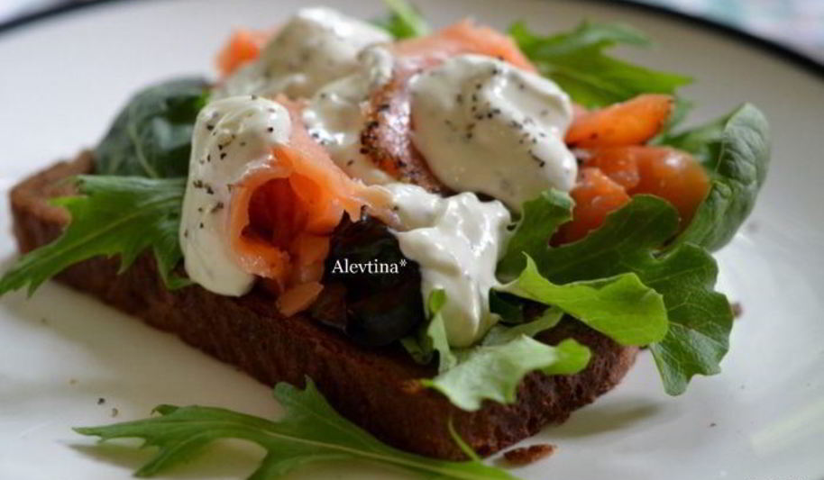 Рецепт сэндвича с копченой семгой и соусом айоли