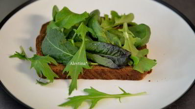 сэндвич с копченой семгой и соусом айоли