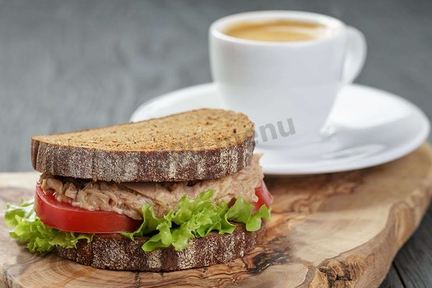 Сэндвич с тунцом