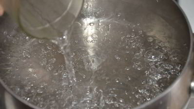 сэндвич с яйцом-пашот и салатом