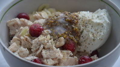 сэндвич с яйцом-пашот и салатом