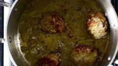 сэндвичи с фрикадельками, сыром и луком