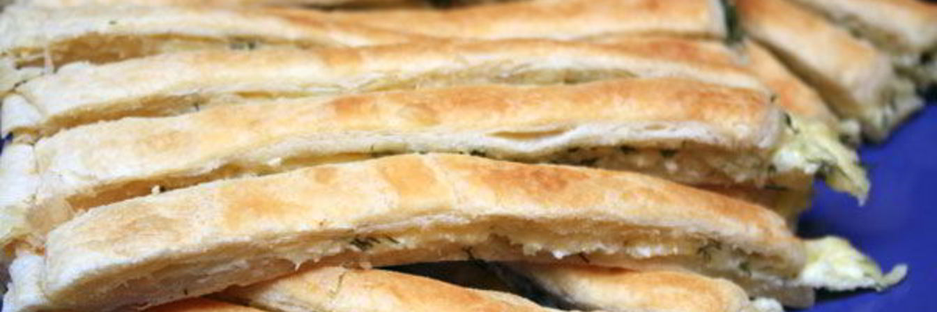 Сырные палочки из слоеного теста